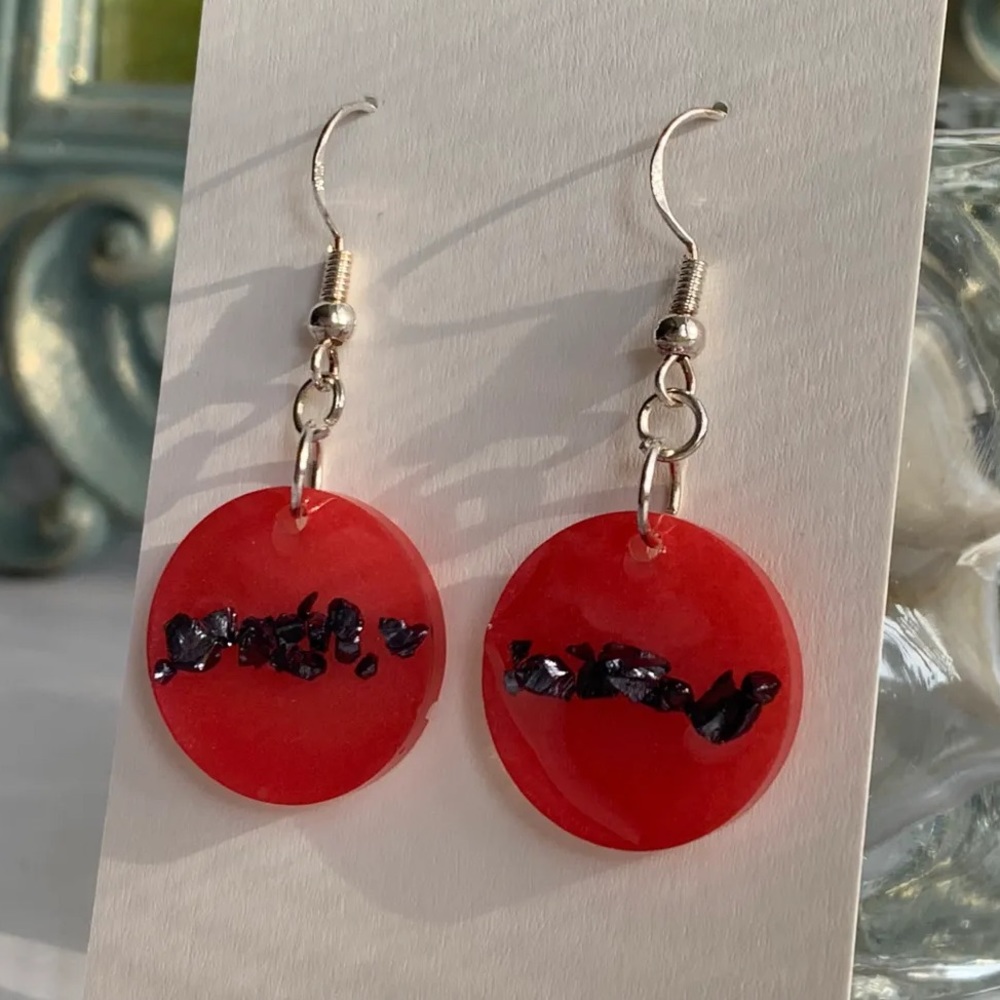Vibrant magenta circle drop earrings